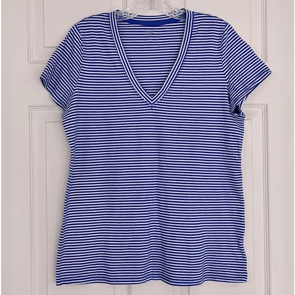 🌻3/$20 NWOT GAP Blue and White Stripe V-Neck Tee Shirt, Size Medium